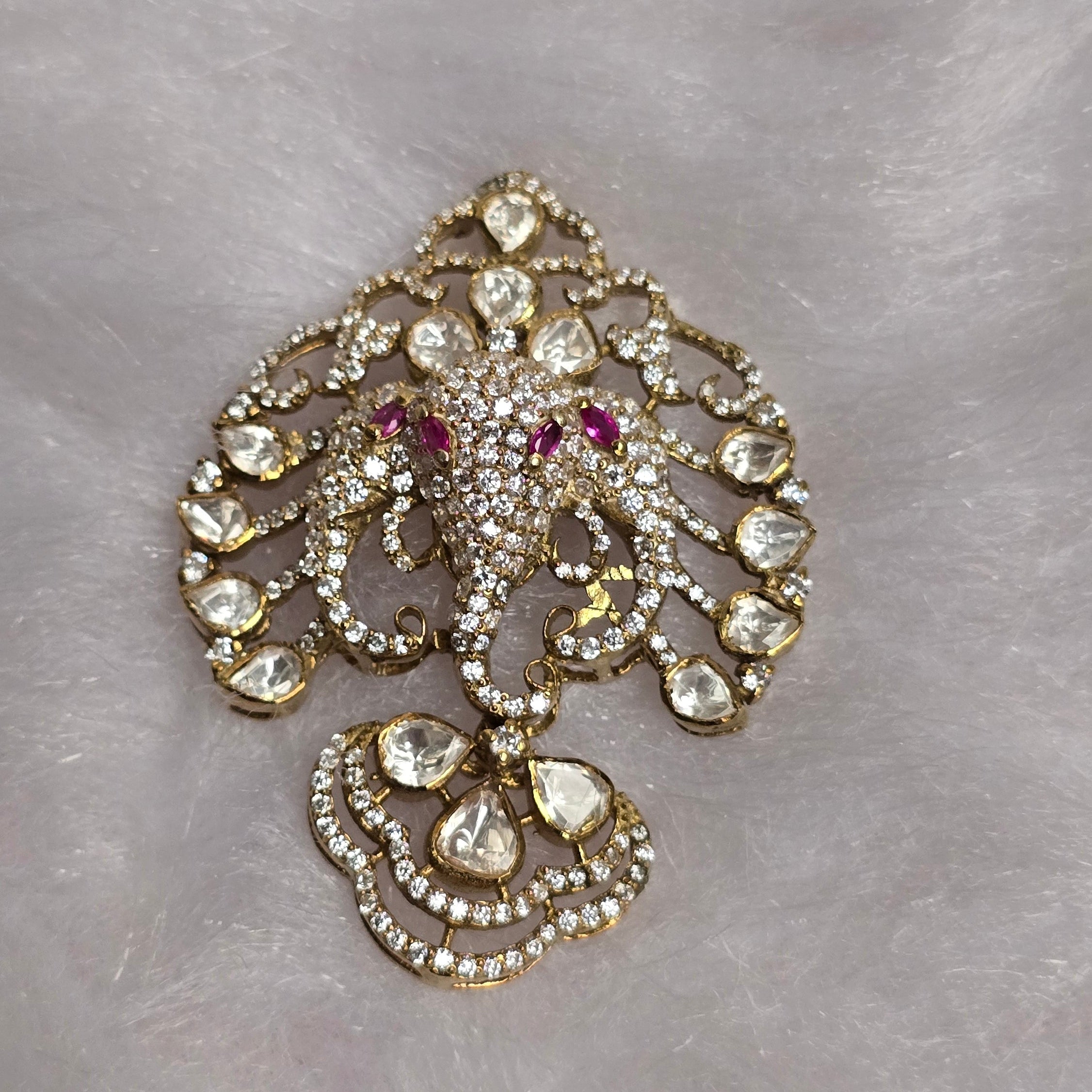 Vinayak Adorn Pendant Set