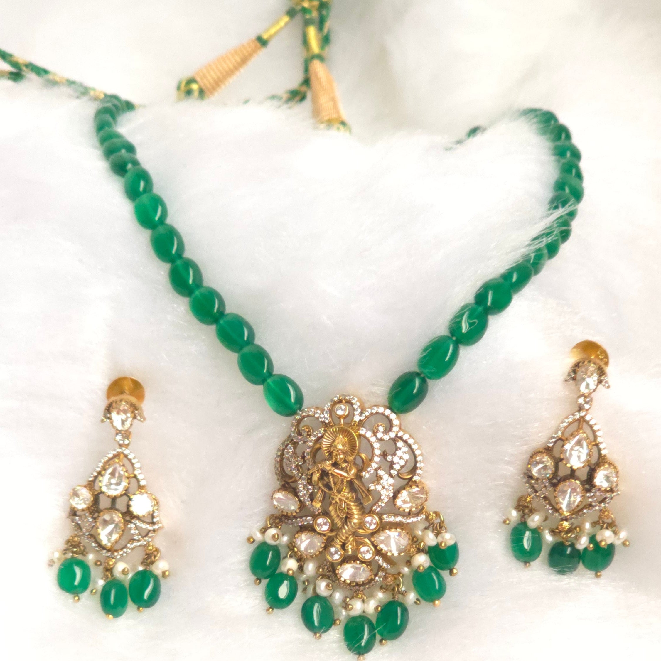 Murlidhar Emerald Pendant Set