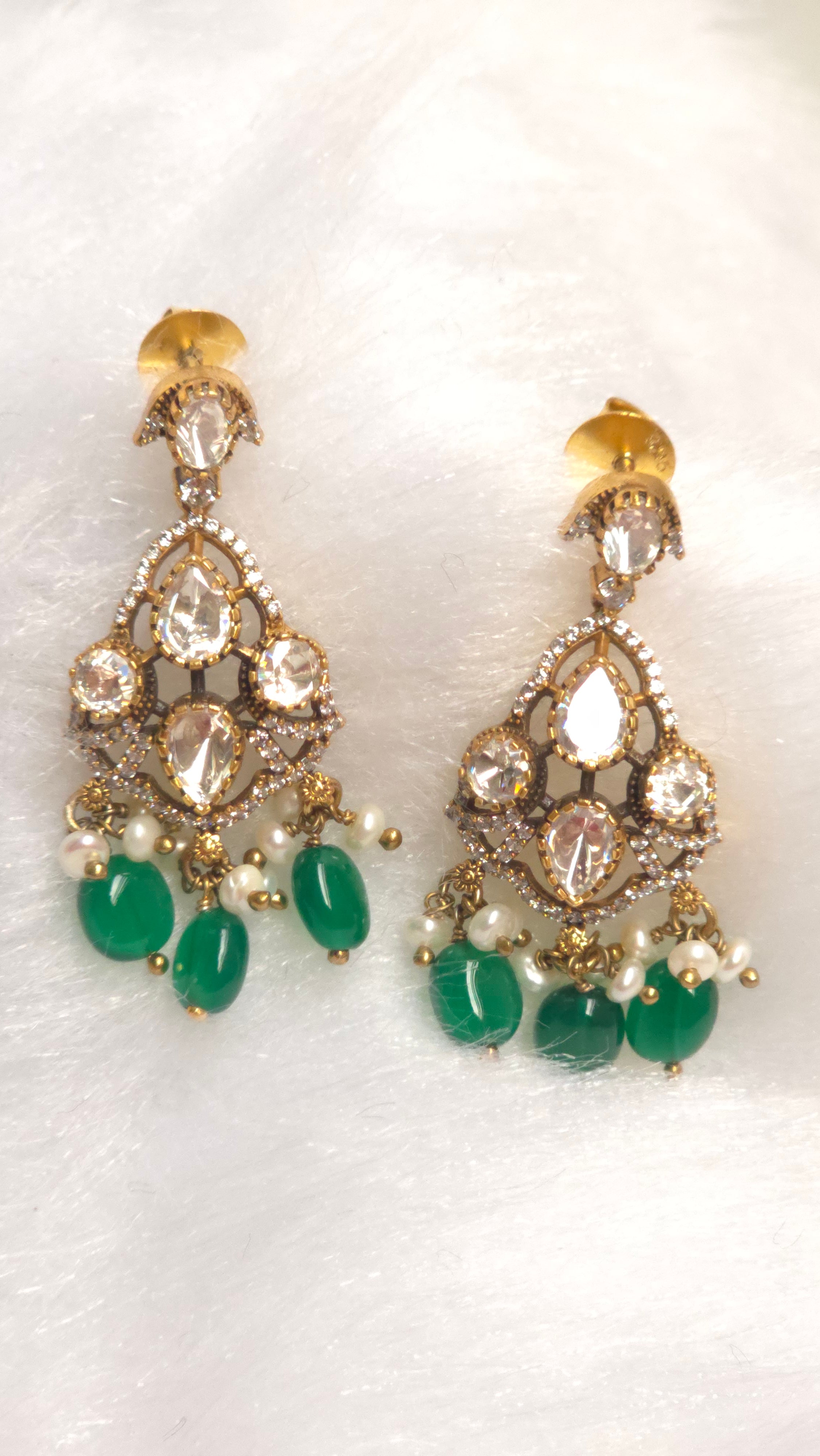 Murlidhar Emerald Pendant Set