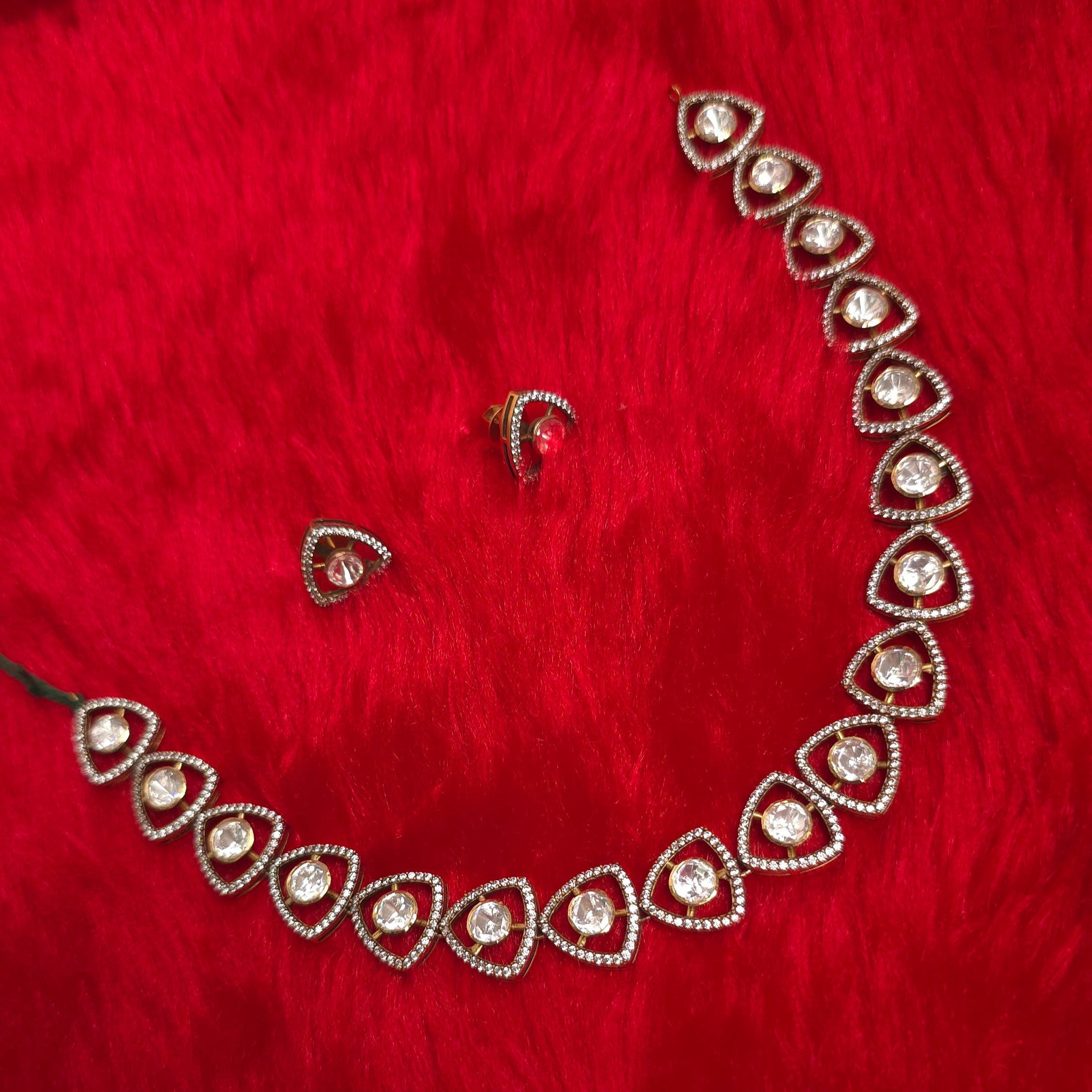 Triangle Glow Necklace Set