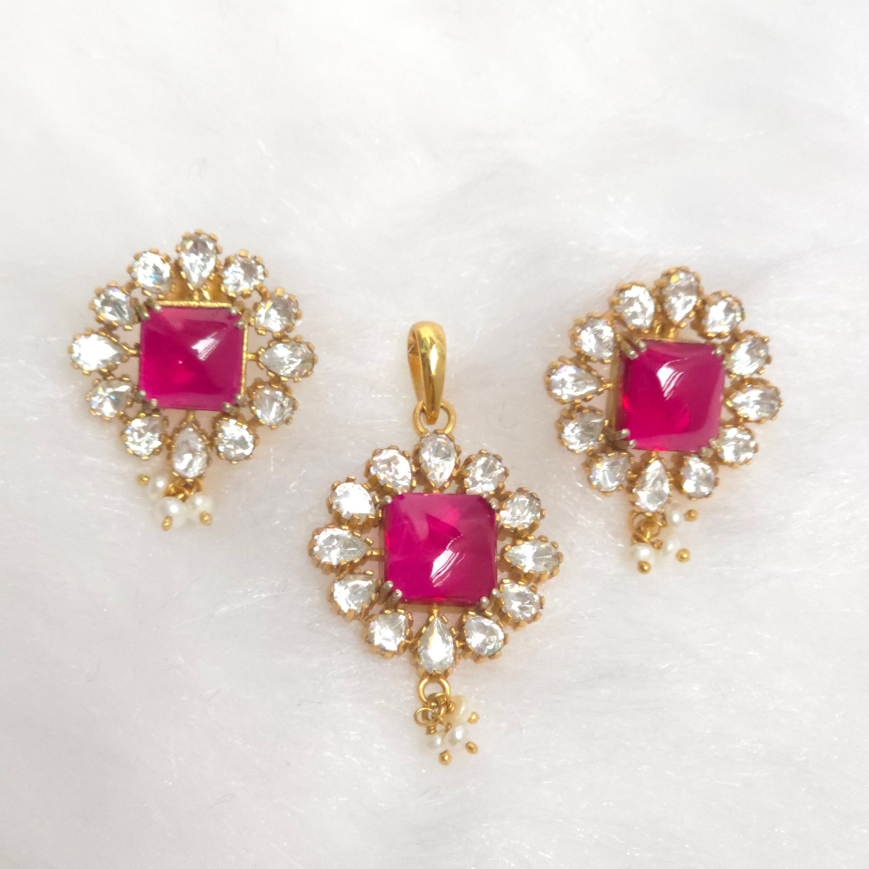 Rosy Glow Pendant Set