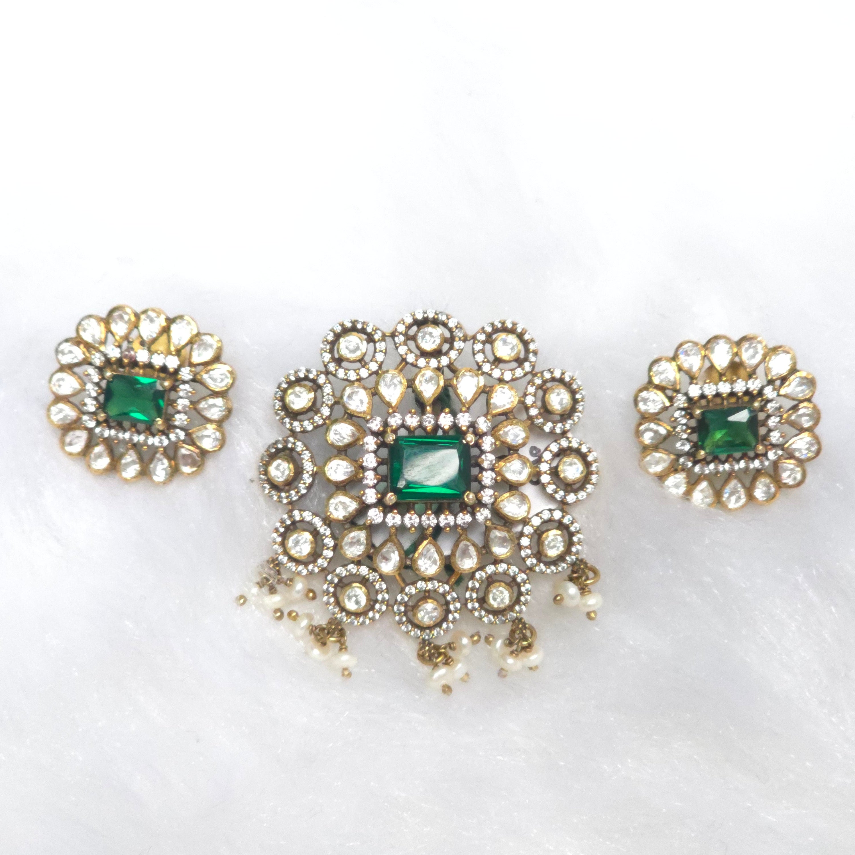 Hari Ratna Pendant Set