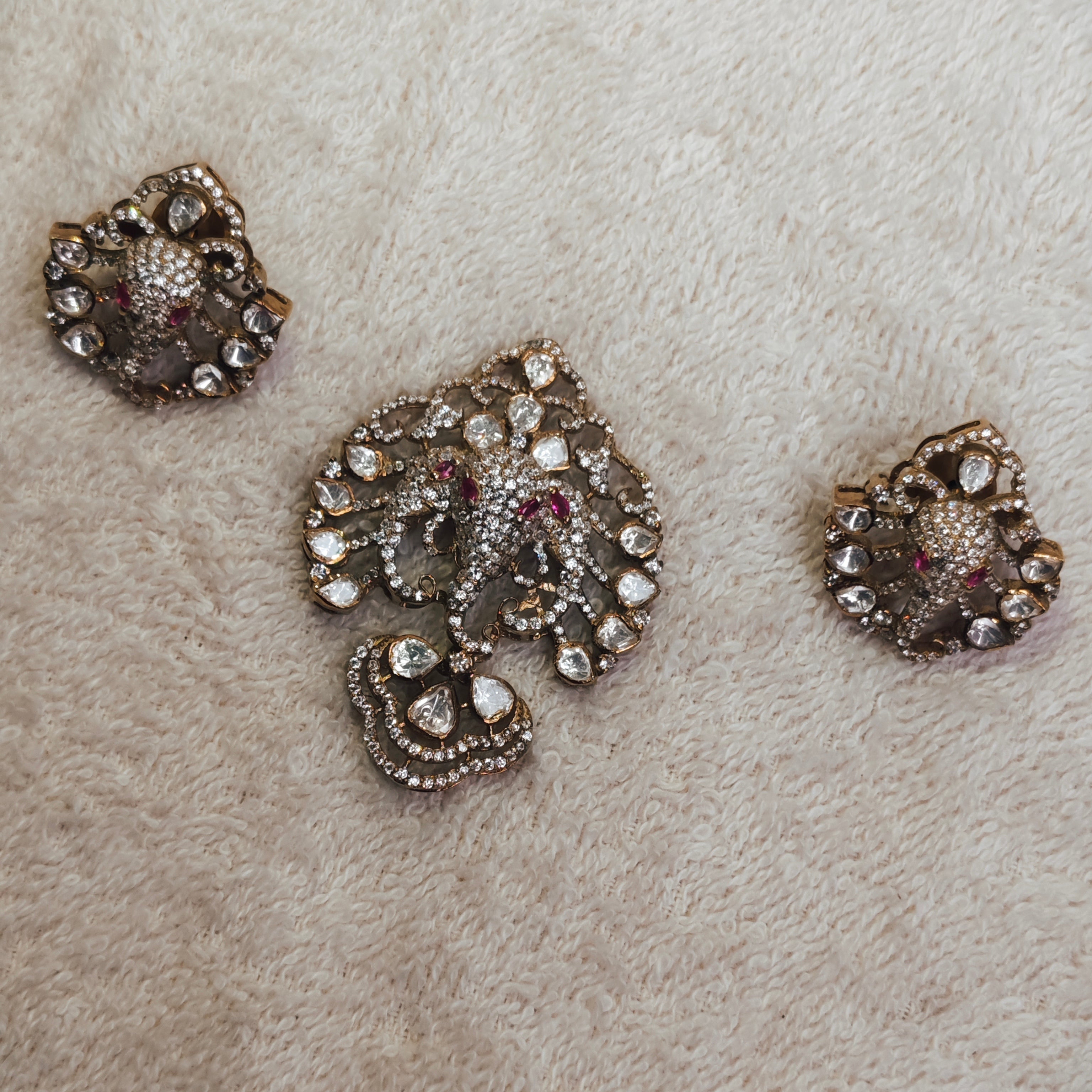 Vinayak Adorn Pendant Set