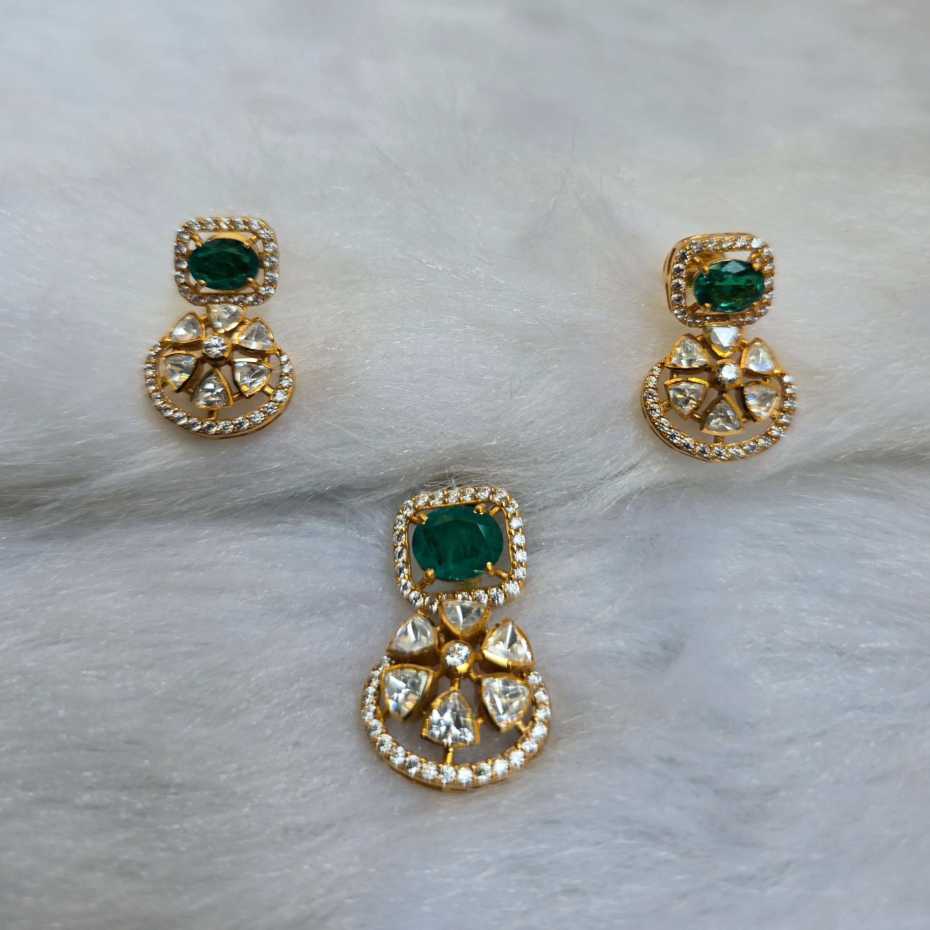 Emerald Rosette Pendant Set with panna stone