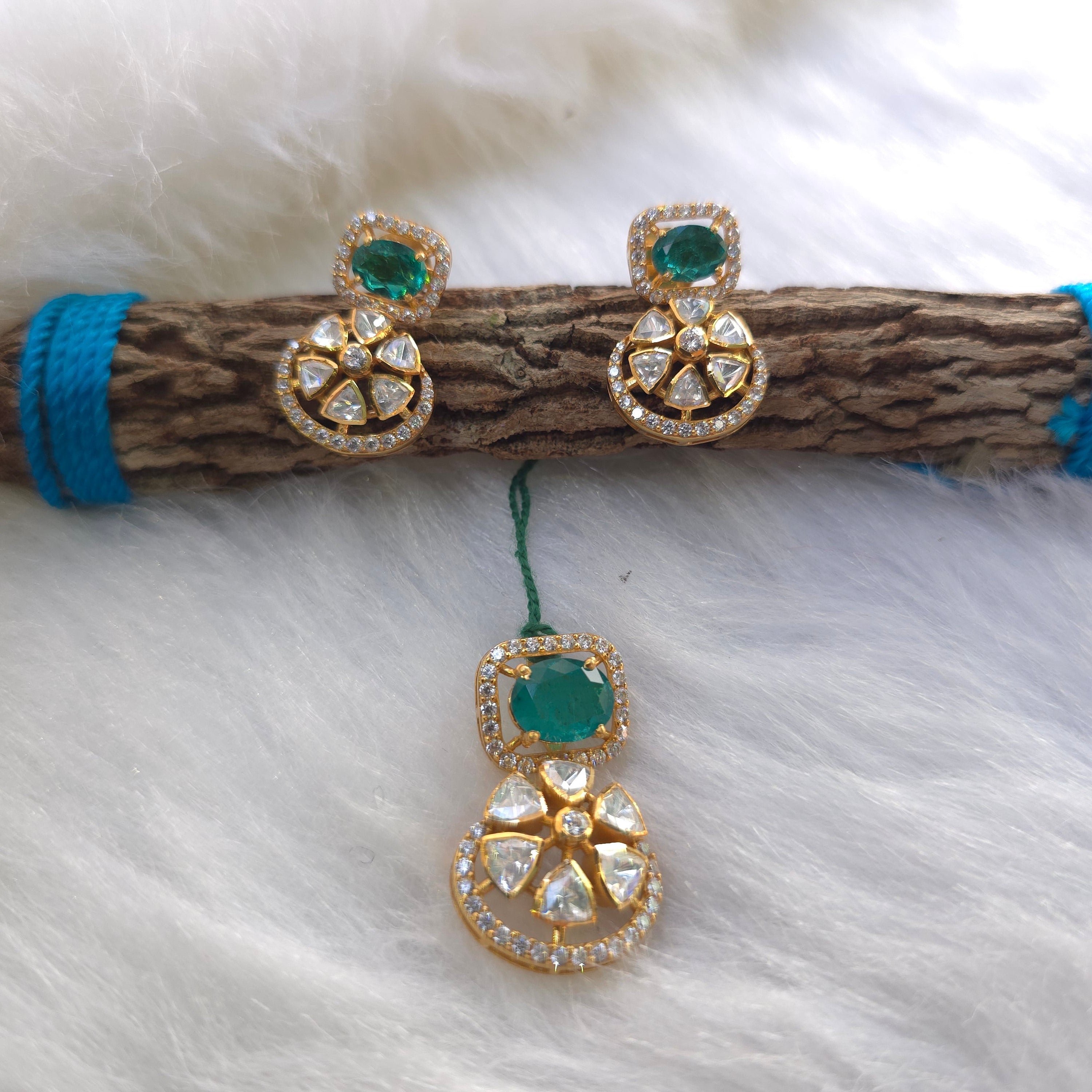 Emerald Rosette Pendant Set with panna stone