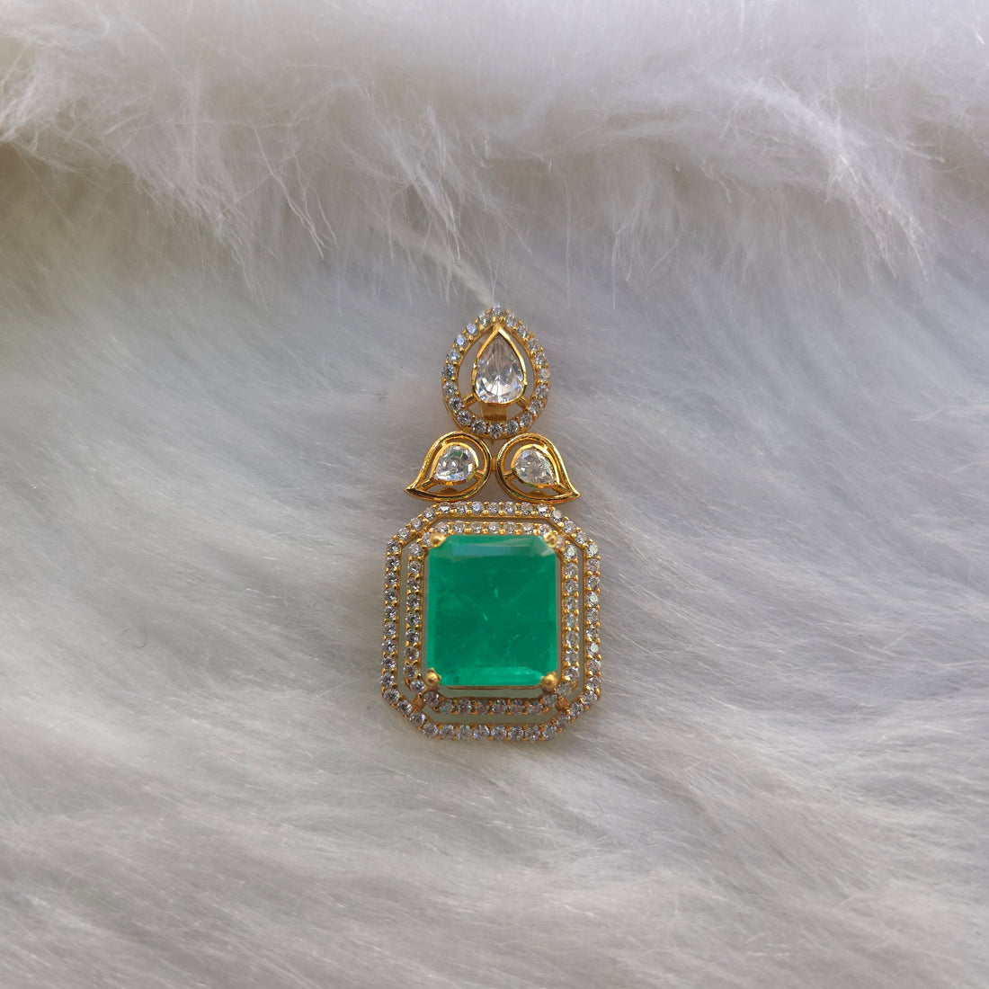 Hari Chandani emerald panna pendant