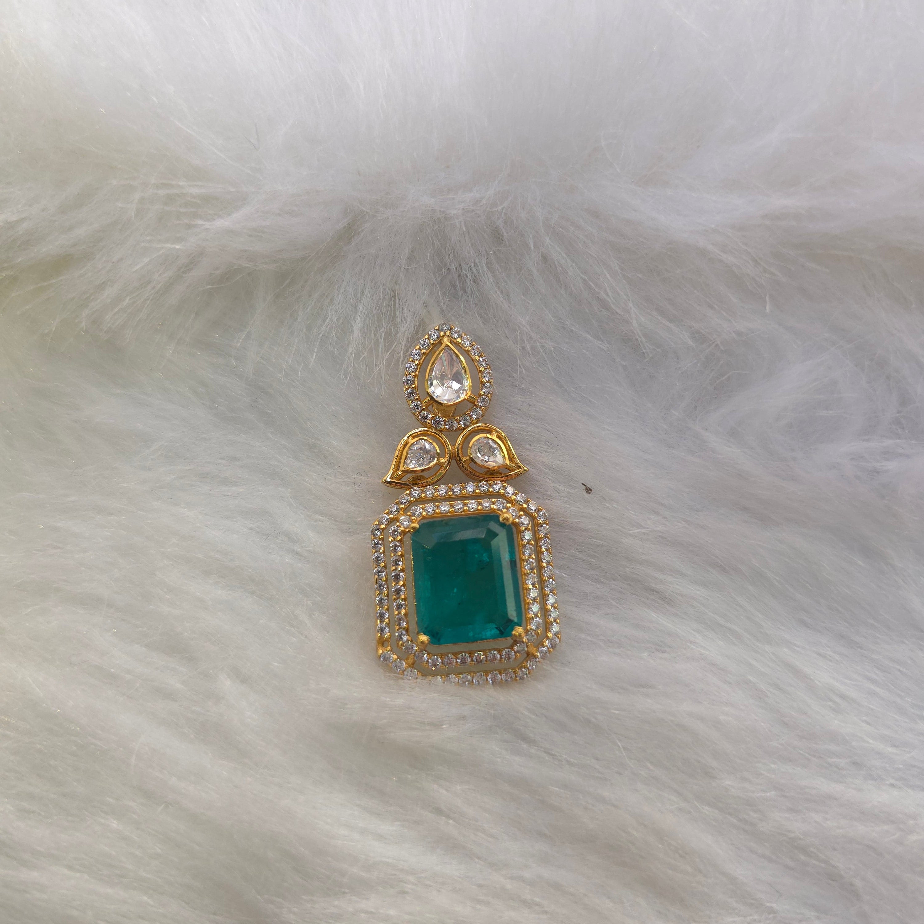 Hari Chandani emerald panna pendant