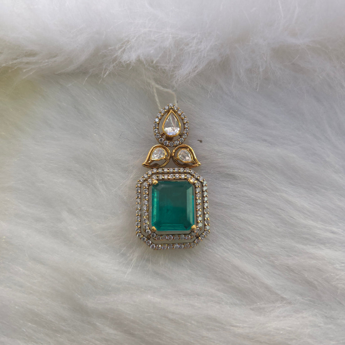 Hari Chandani emerald panna pendant