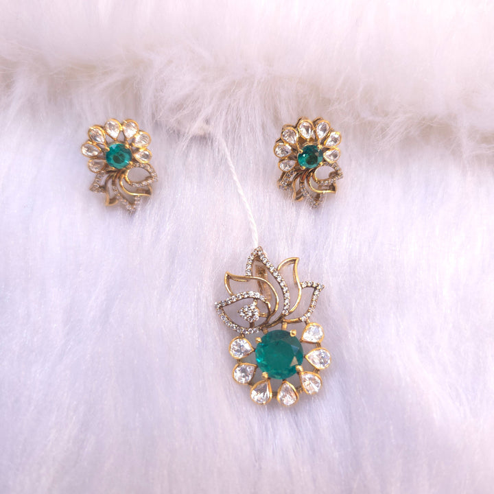 Hari Shabnam emerald pendant set in silver