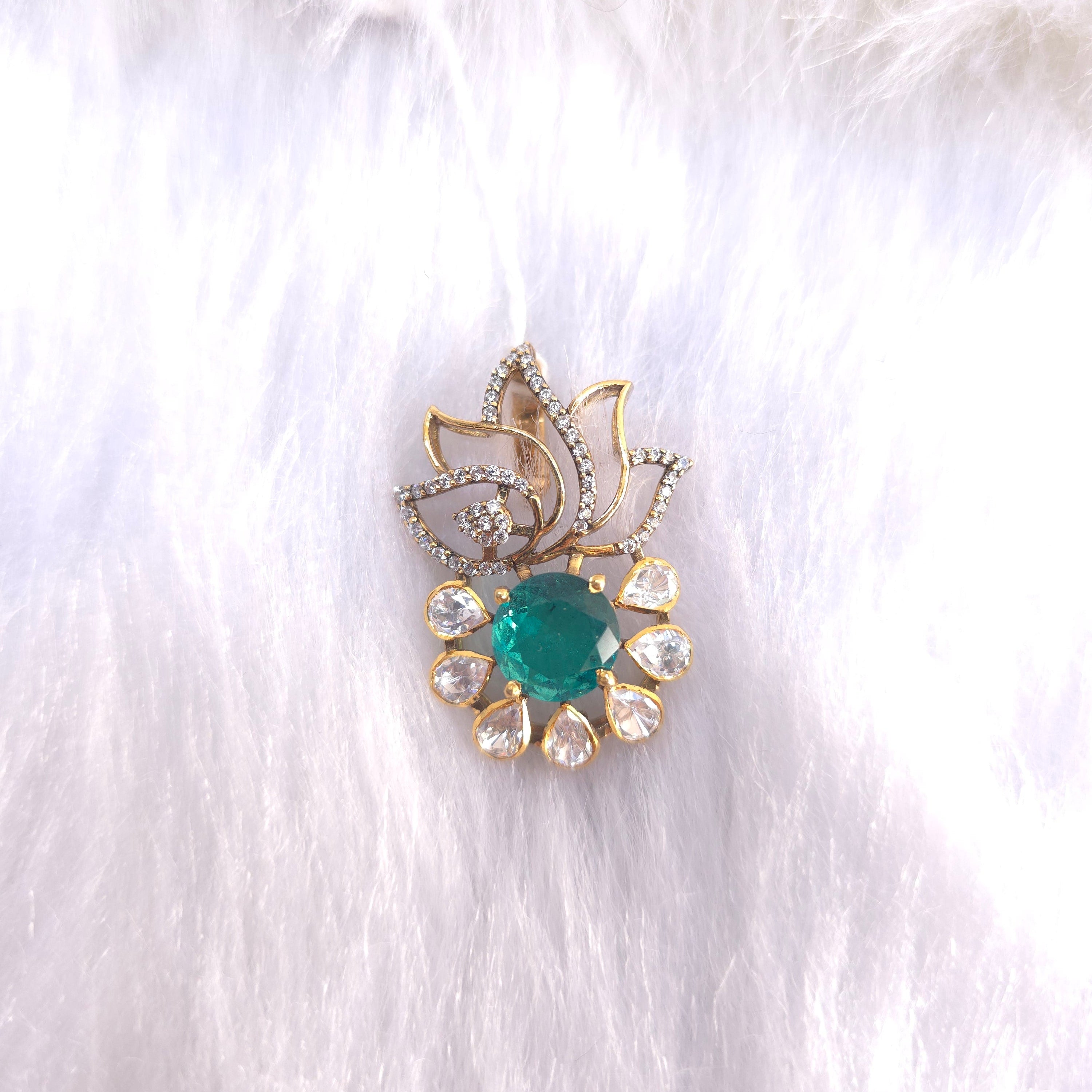 Hari Shabnam emerald pendant set in silver