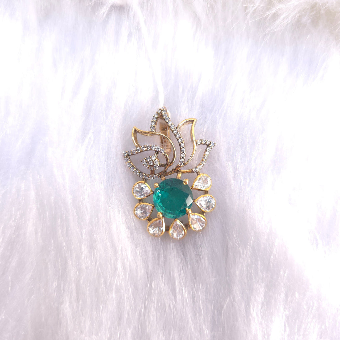 Hari Shabnam emerald pendant set in silver