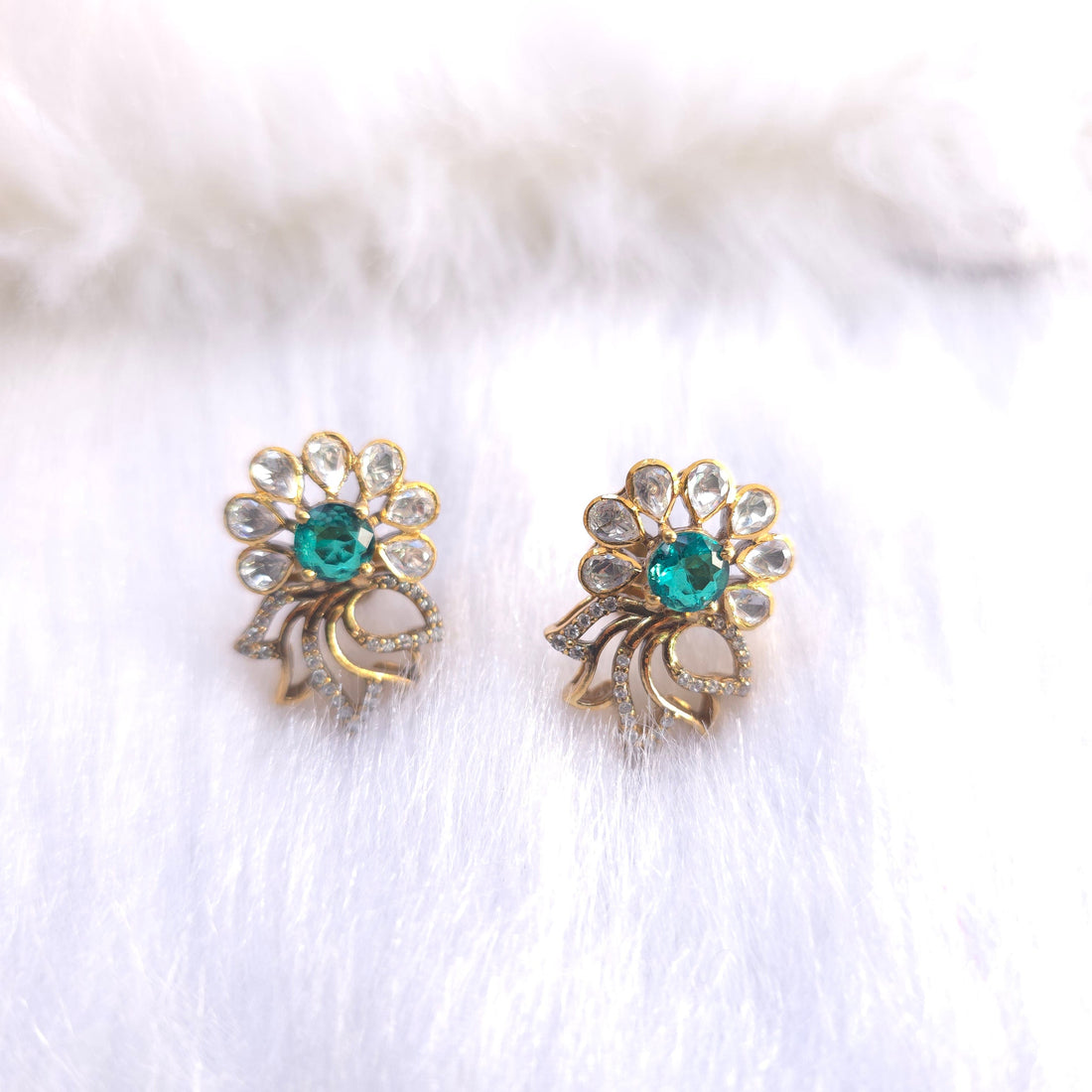Hari Shabnam emerald pendant set in silver