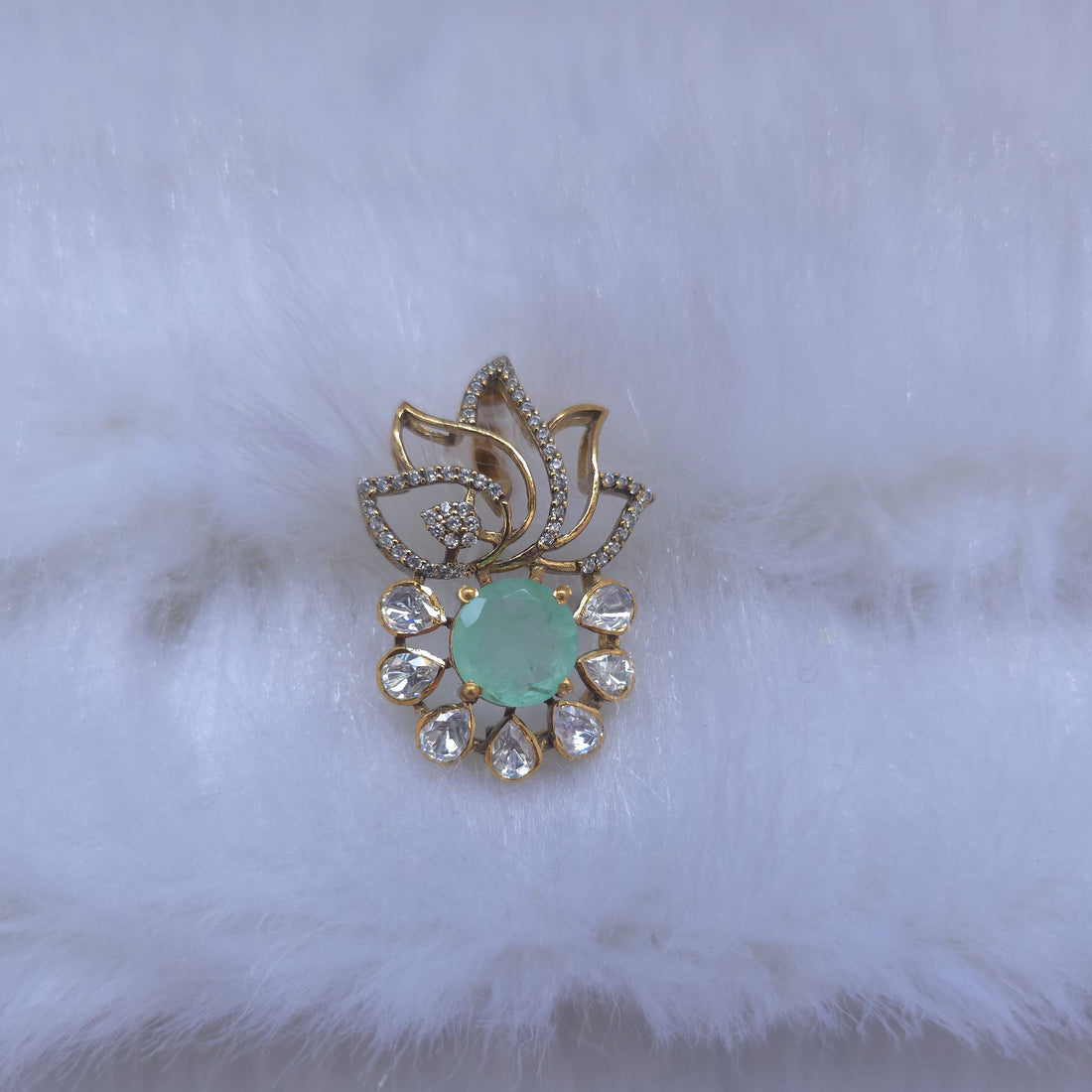 Hari Shabnam emerald pendant set in silver