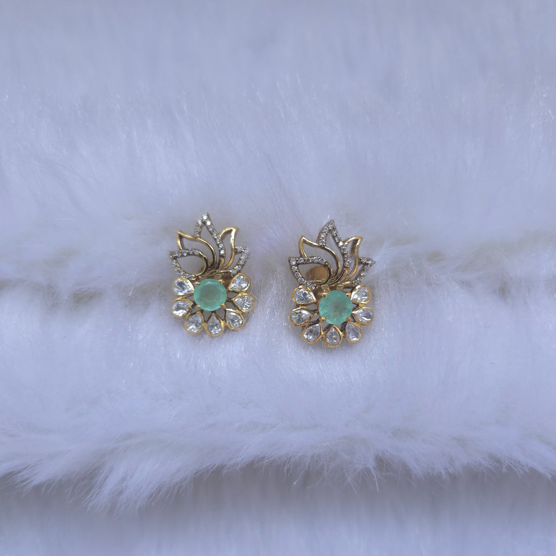 Hari Shabnam emerald pendant set in silver