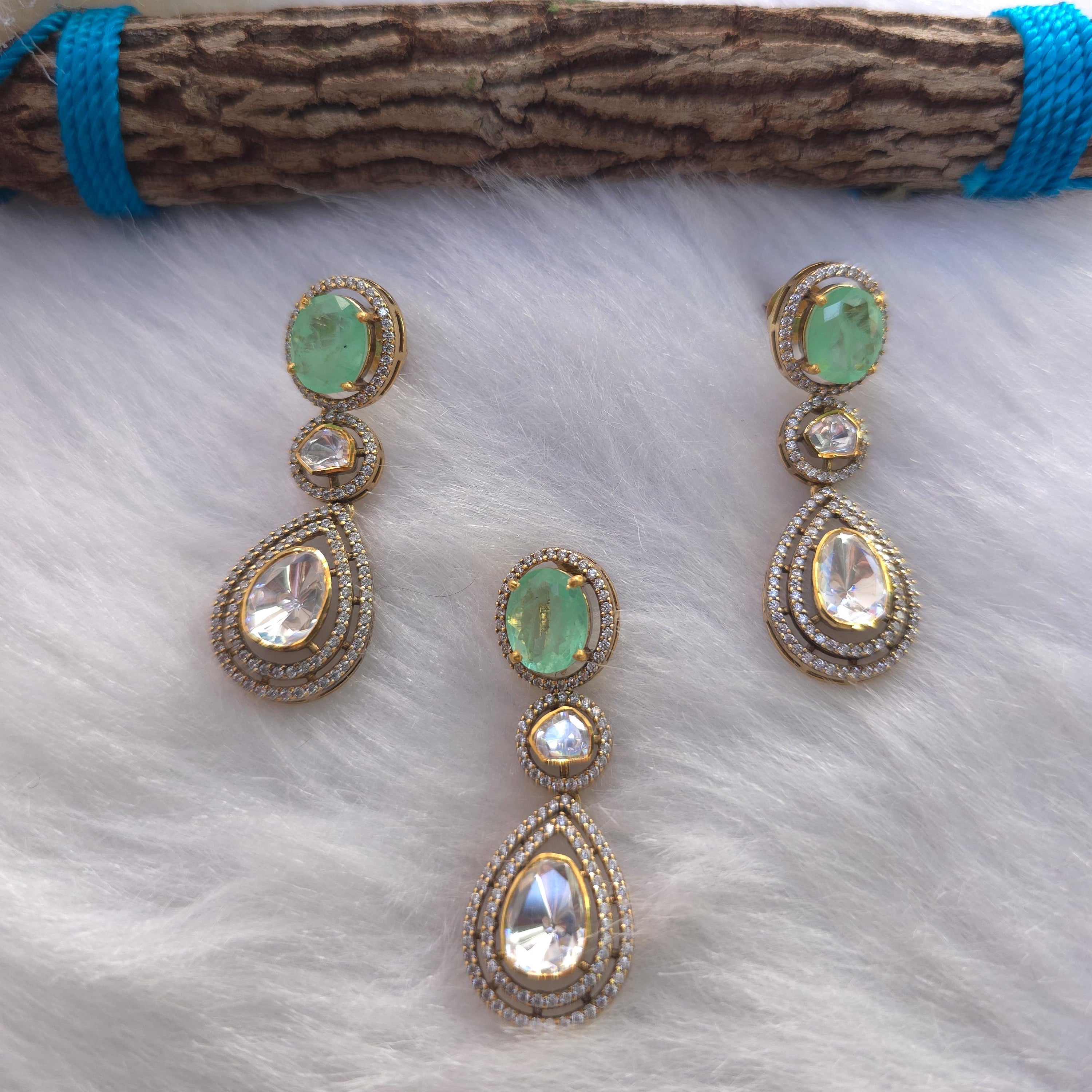Emerald panna teardrop pendant set in 925 silver