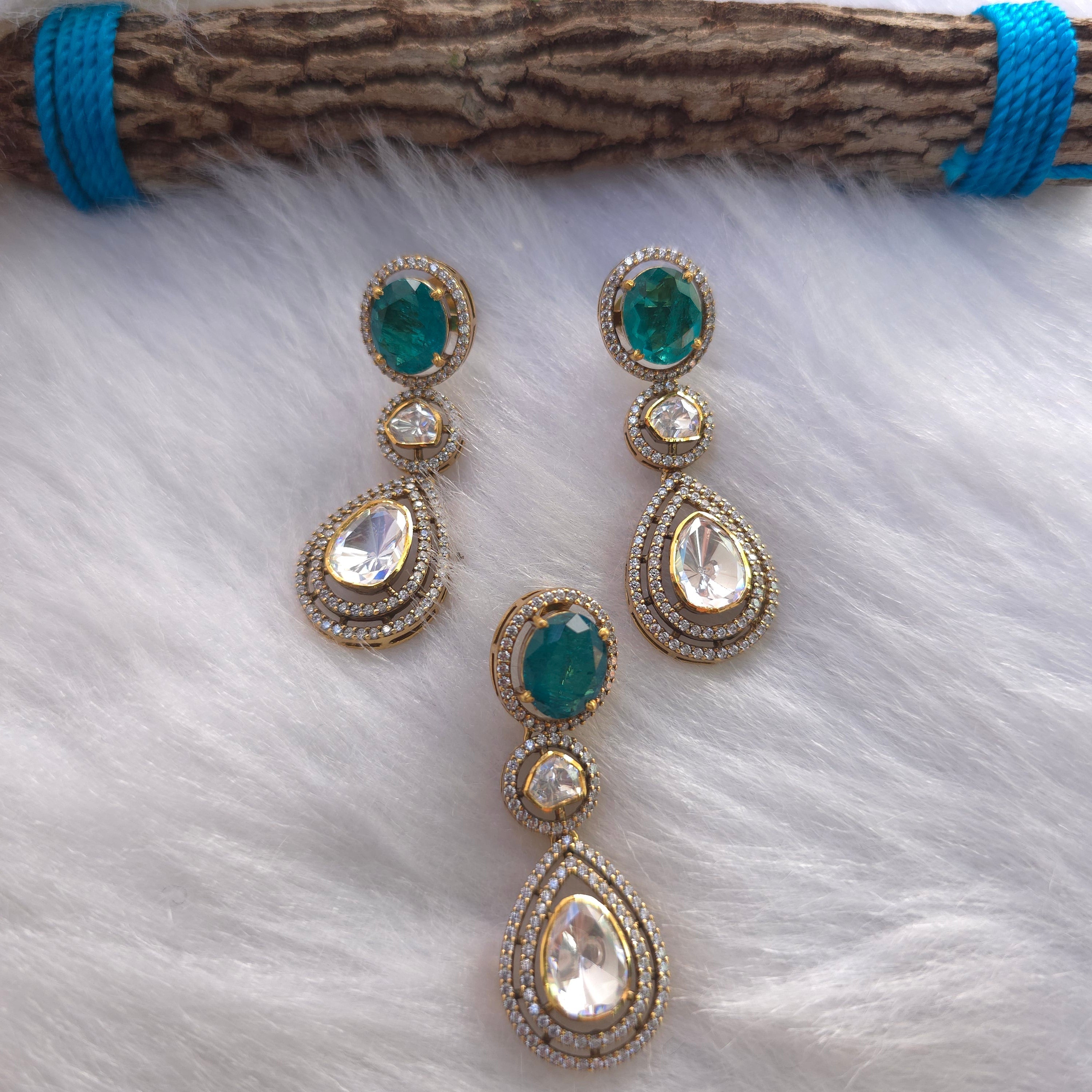 Emerald panna teardrop pendant set in 925 silver