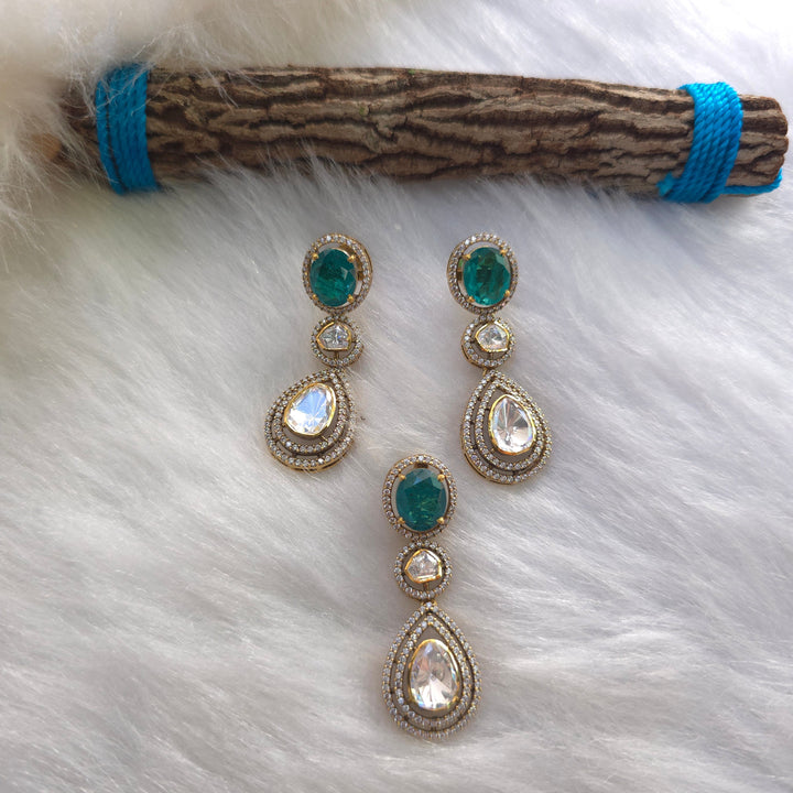 Emerald panna teardrop pendant set in 925 silver